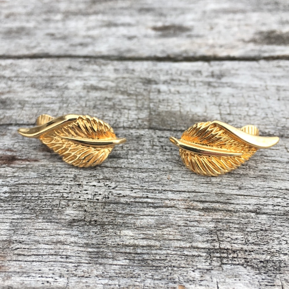 - Vintage Gold Leaf Etched Clip-On Earrings! EUC!